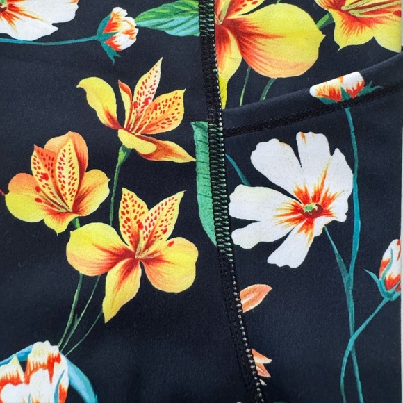 Floral High-Waisted Leggings - Picture 2 of 4